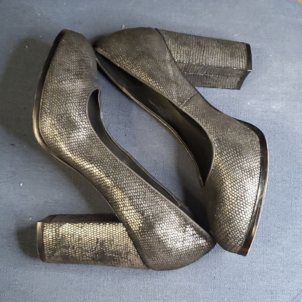 Isola Shoes Isola Size 9.5m Black Metallic Suede Pump - Picture 6 of 7